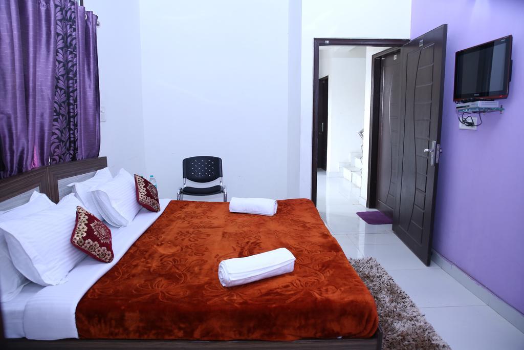 Hotel Airport Land Nova Deli Quarto foto